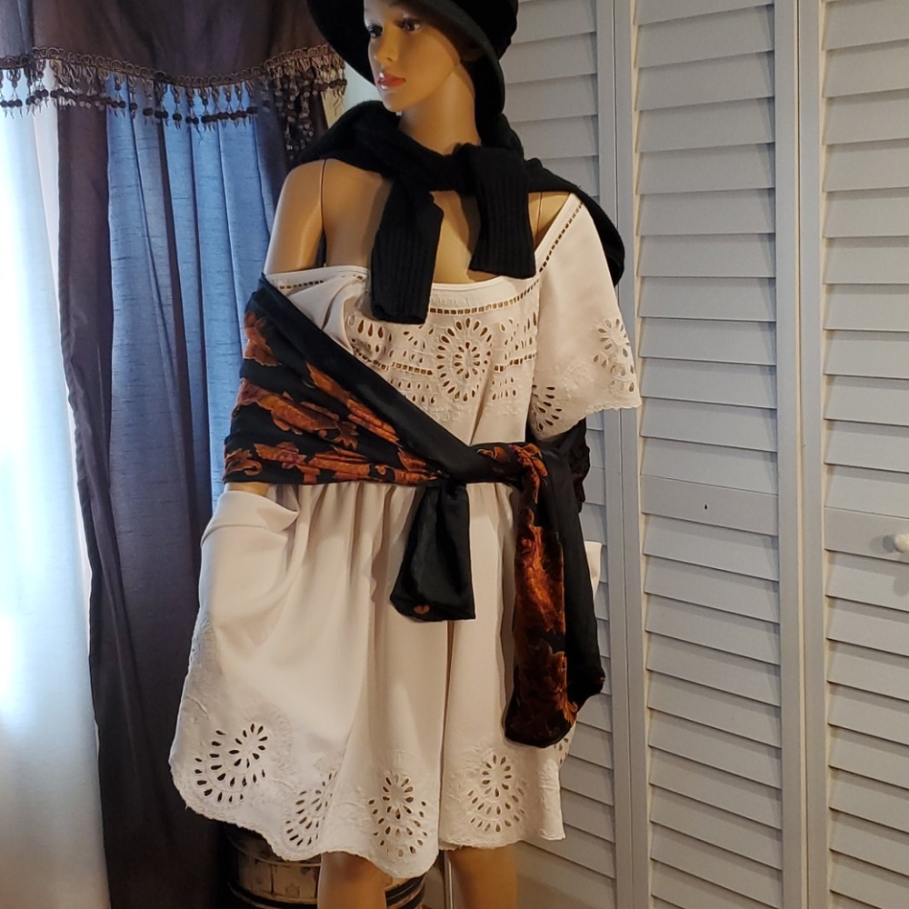 Eyelet--OUTFIT - Picture 4 of 9